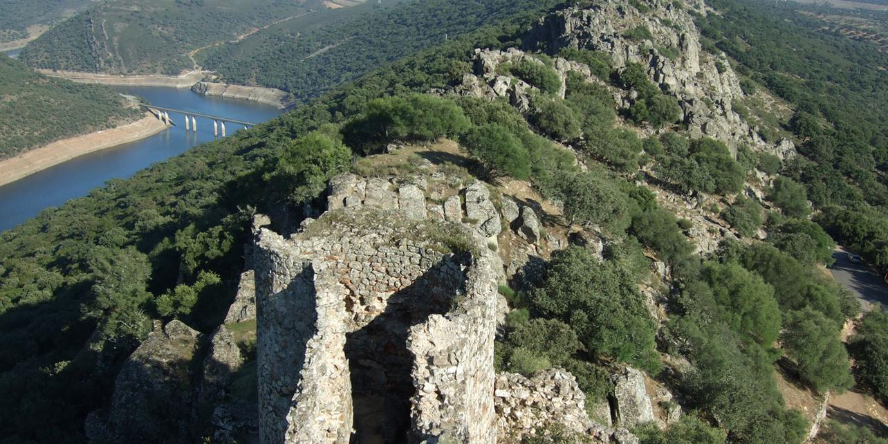 Castillo de Monfragüe Castillo de Monfragüe