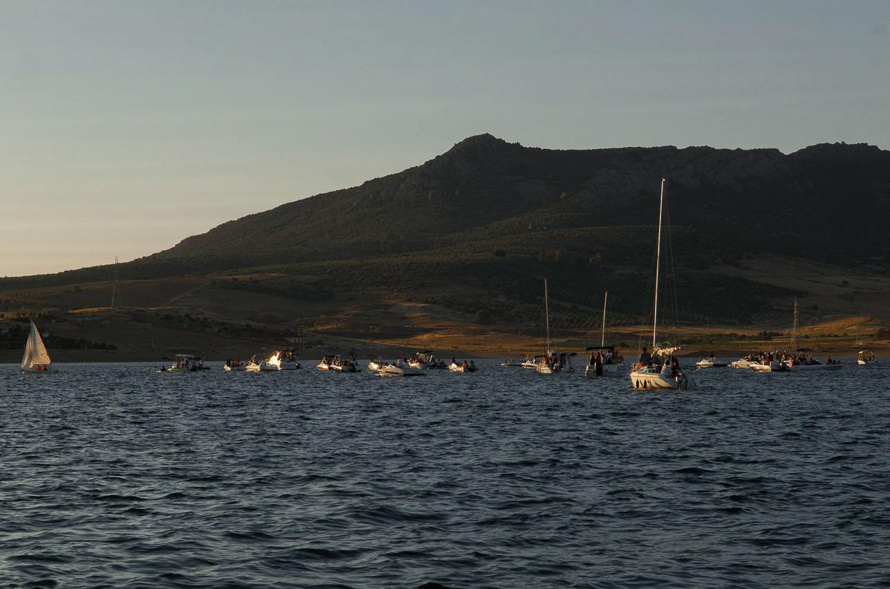 El embalse es conquistado por veleros en verano. Foto: Manuel Ruiz Toribio