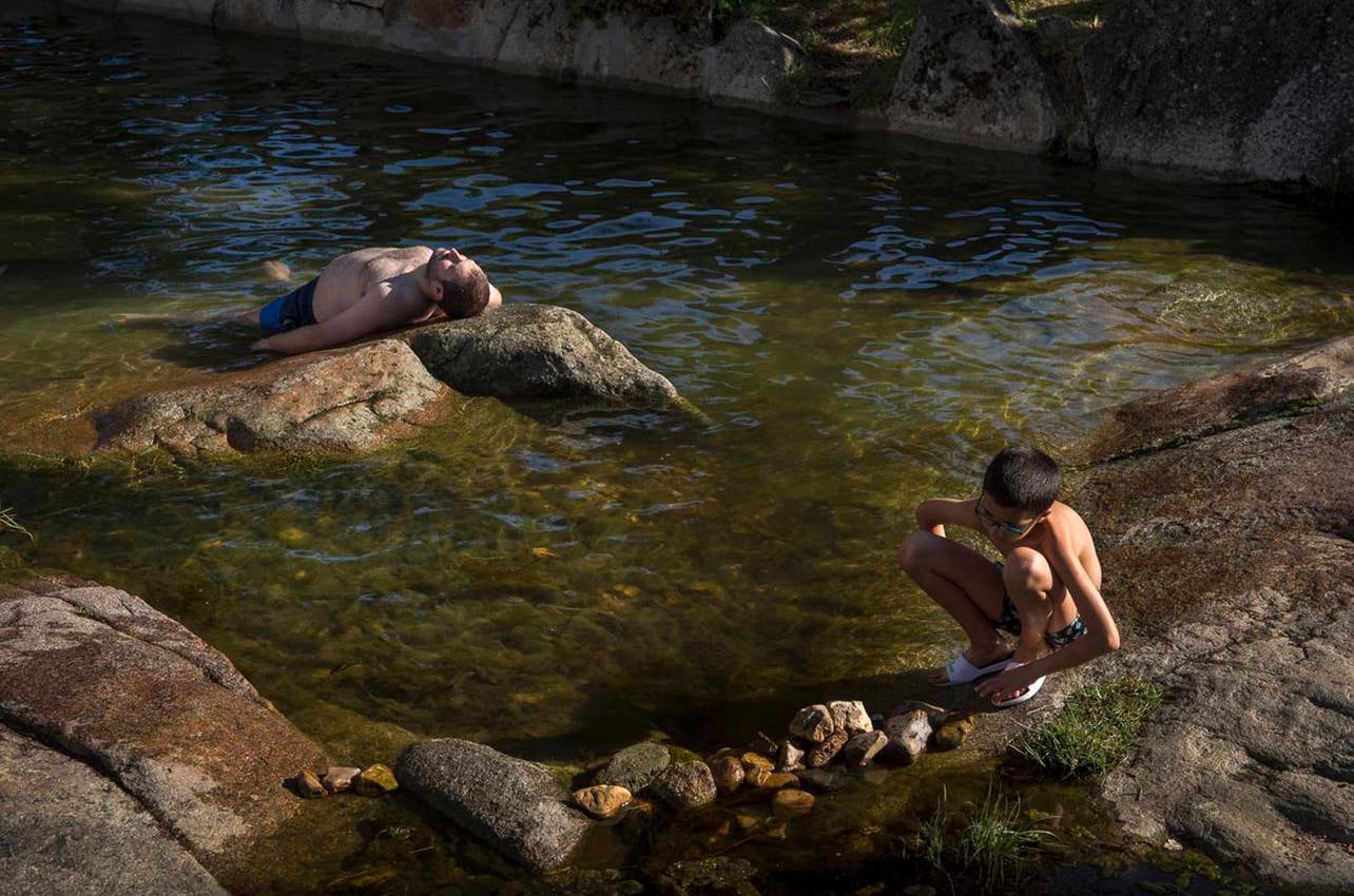 El arroyo Candervelo se convierte cada verano en unas improvisadas piscinas naturales. Foto: Manuel Ruiz Toribio