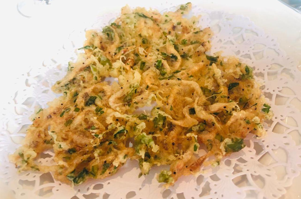 Tortillita de camarón con algas. Foto Guía Repsol