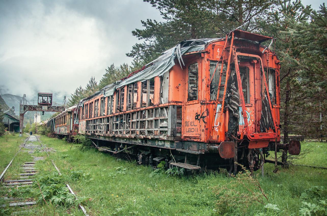 La historia de esta estación puede intuirse en estos vagones abandonados. Foto: Juanedc (Flickr)