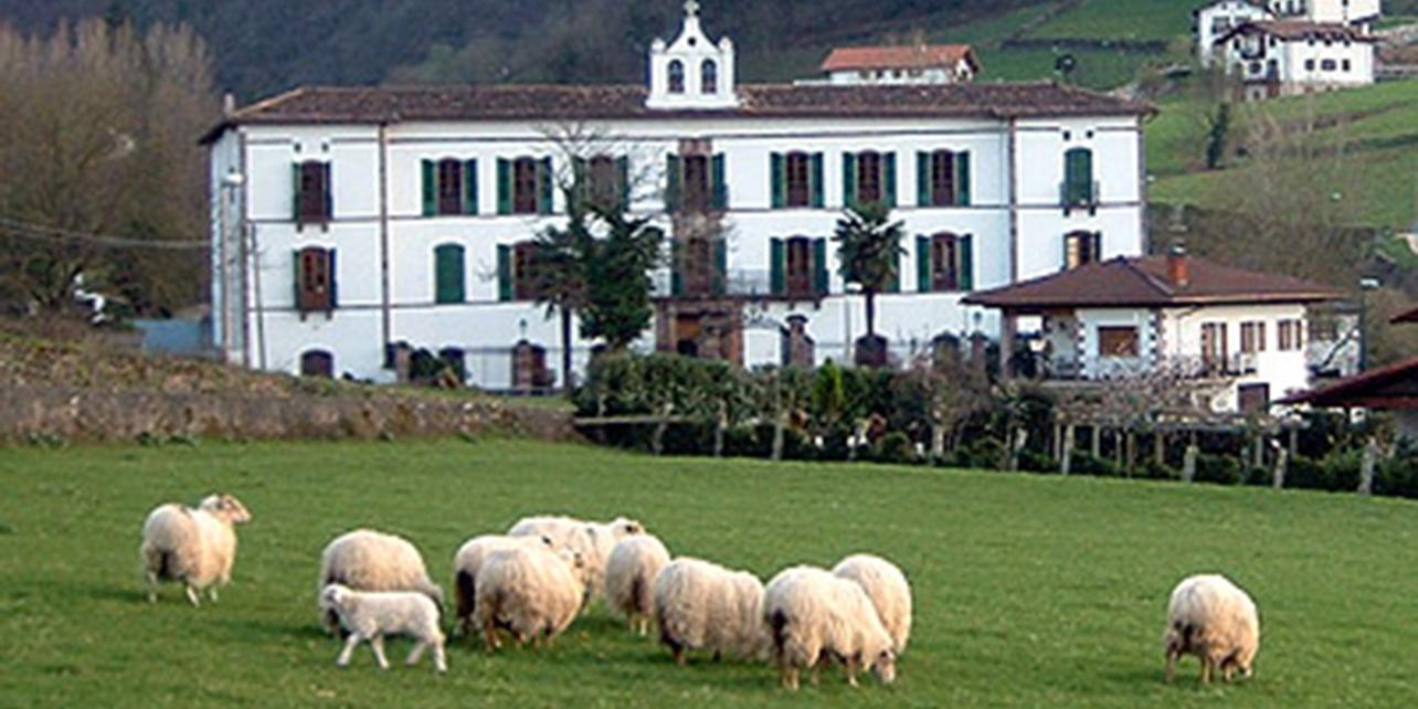 Convento de las Carmelitas, Donamaria - Curiosidades y planes relacionados  | Guia Repsol
