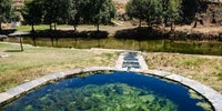 Estanque que identifica una de las piscinas más famosas de la comarca, la de Jevero.