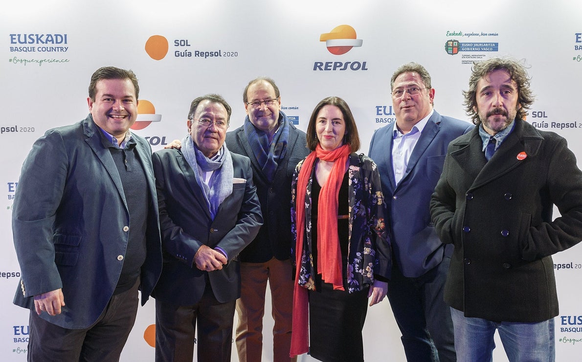 Photocall Gala Soles Guía Repsol 2020. Pedro y Marcos Morán, Hilario Arbelaitz, Elena Arzak y Diego Guerrero