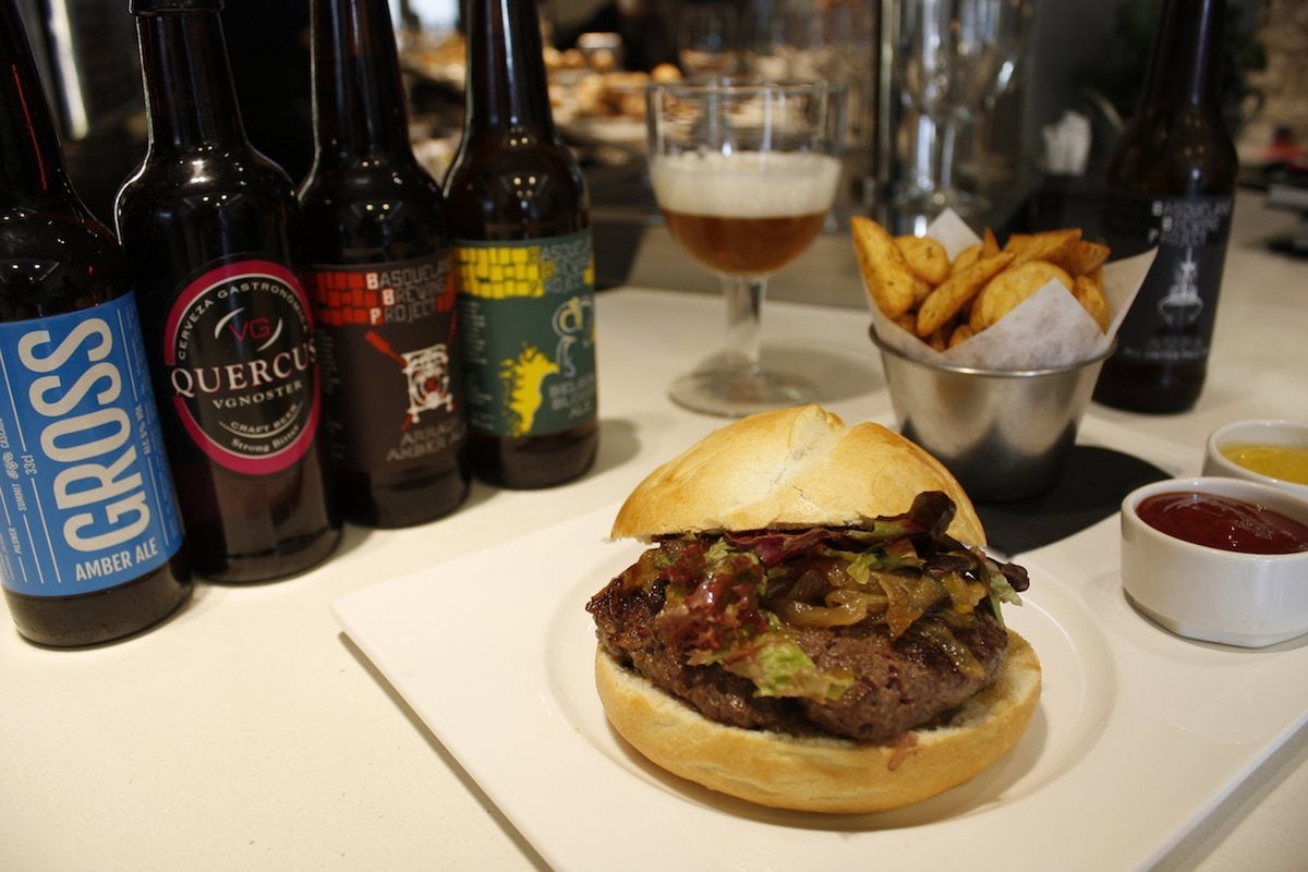 La hamburguesa: un 'pintxo' más, al fin y al cabo. La hamburguesa: un 'pintxo' más, al fin y al cabo.