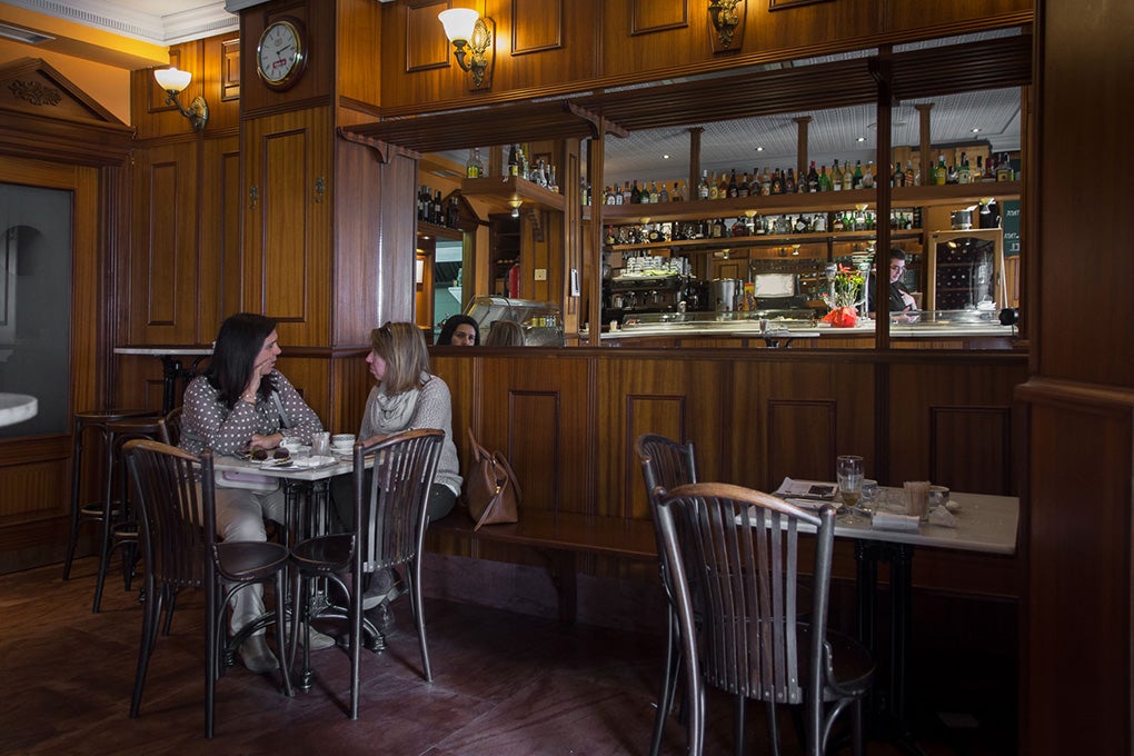 El bar se encuentra cerca de la catedral Santa María del Prado. El bar se encuentra cerca de la catedral Santa María del Prado.