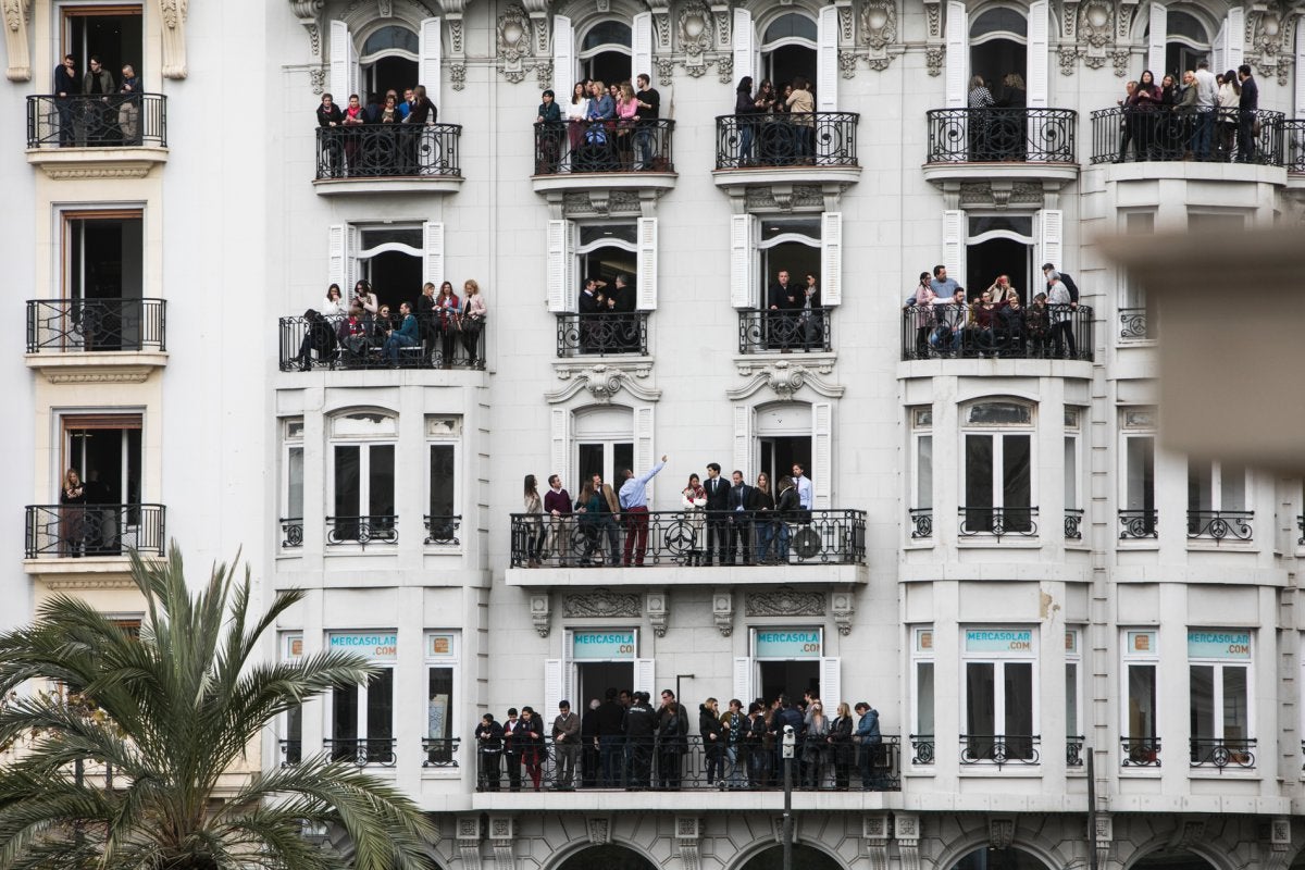 Son muchos los valencianos que en estas fiestas alquilan balcones privados. Son muchos los valencianos que en estas fiestas alquilan balcones privados.