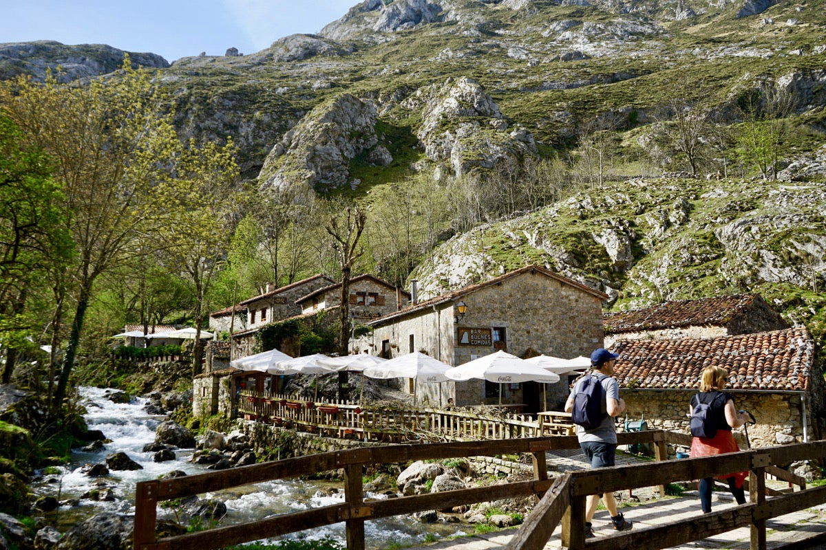 Bulnes. Solo se puede llegar en funicular o caminando. Bulnes. Solo se puede llegar en funicular o caminando.