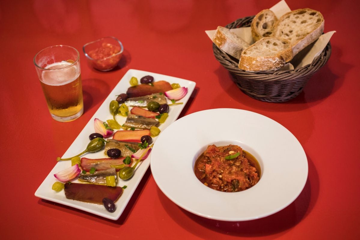 Tapas de salazones y 'titaina' del Canbayal en el bar Mar d'Amura, Valencia. Tapas de salazones y 'titaina' del Canbayal en el bar Mar d'Amura, Valencia.