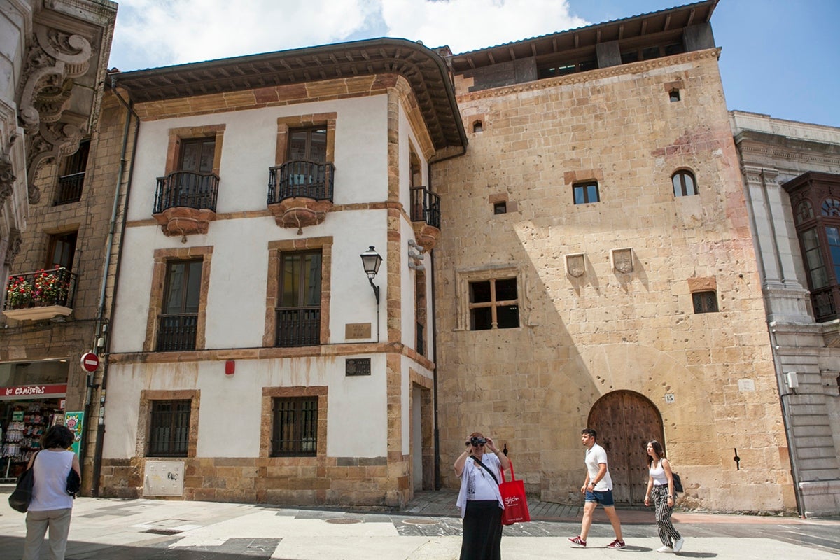 El Palacio de la Rúa, donde se alojó Borrow y le pareció pobre. El Palacio de la Rúa, donde se alojó Borrow y le pareció pobre.