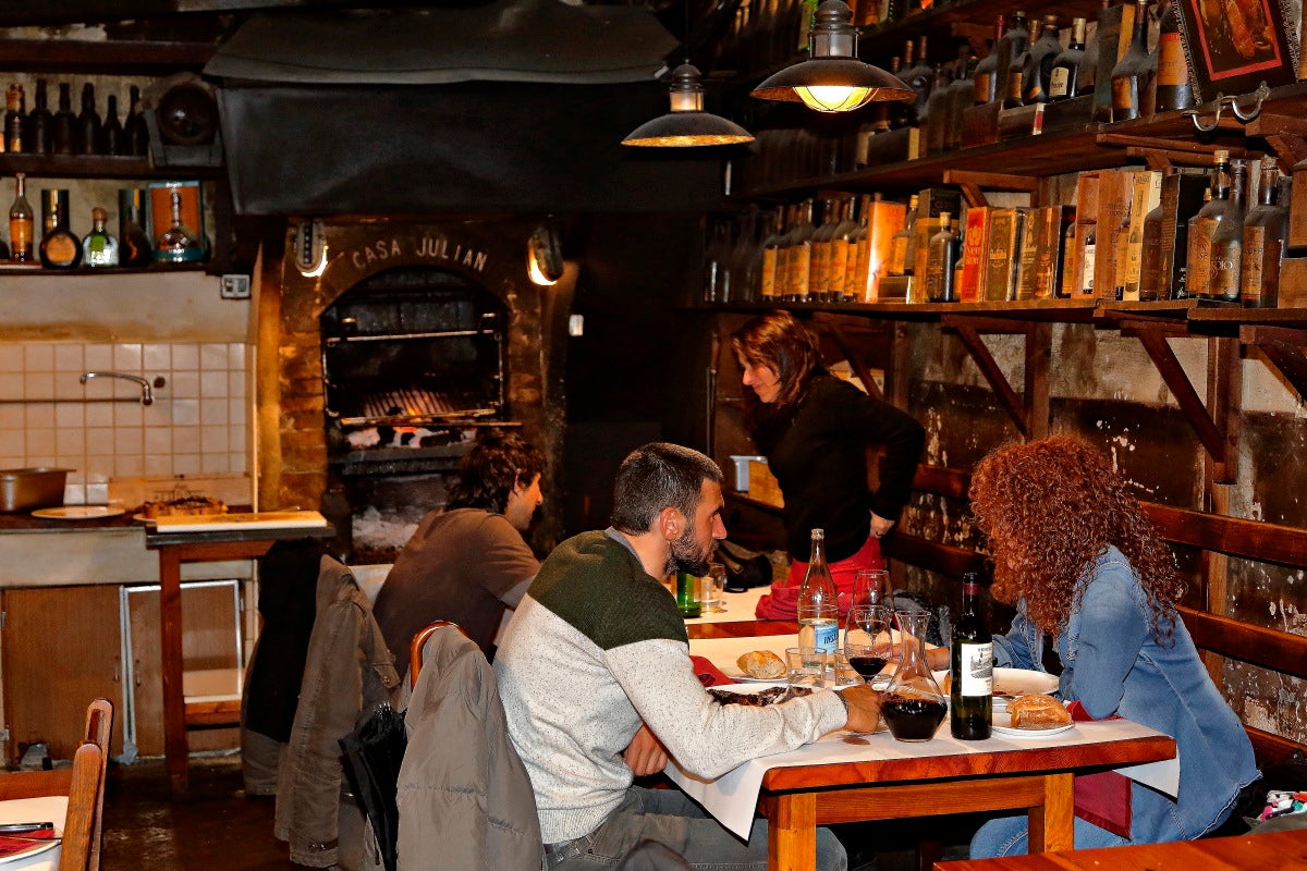 Ambiente en el restaurante 'Casa Julián'. Ambiente en el restaurante 'Casa Julián'.