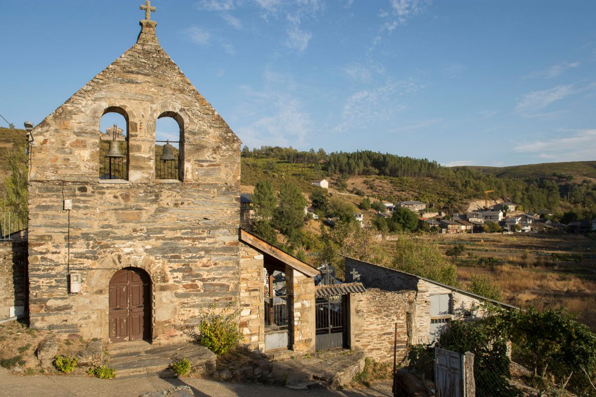 Iglesia de Riohonor de Castilla, la parte española. Foto: Manuel Ruiz Toribio Iglesia de Riohonor de Castilla, la parte española. Foto: Manuel Ruiz Toribio