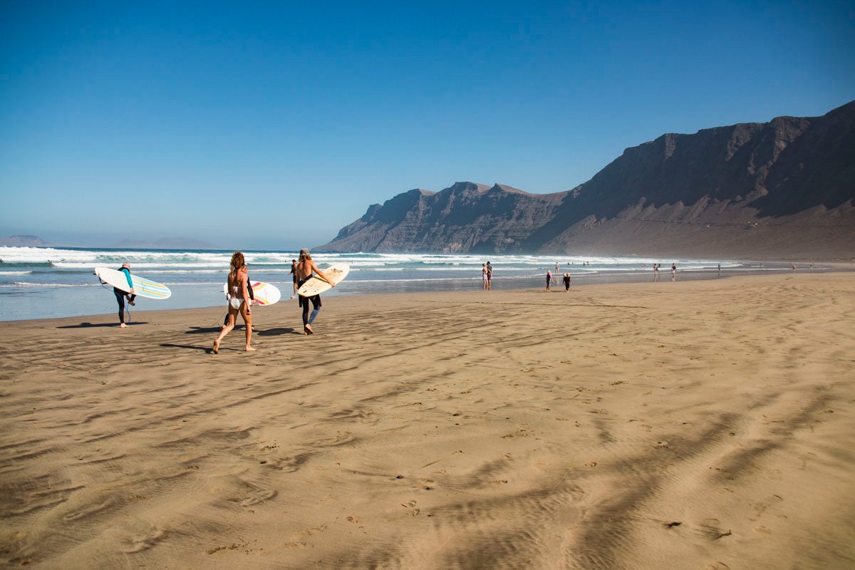 De este año no pasa que aprendas a surfear (en Lanzarote). Foto: Javier Sáenz.