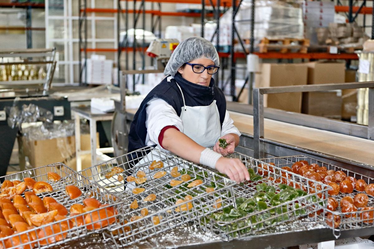 La mayoría del personal en esta fábrica son mujeres y casi la totalidad, de Calahorra. La mayoría del personal en esta fábrica son mujeres y casi la totalidad, de Calahorra.
