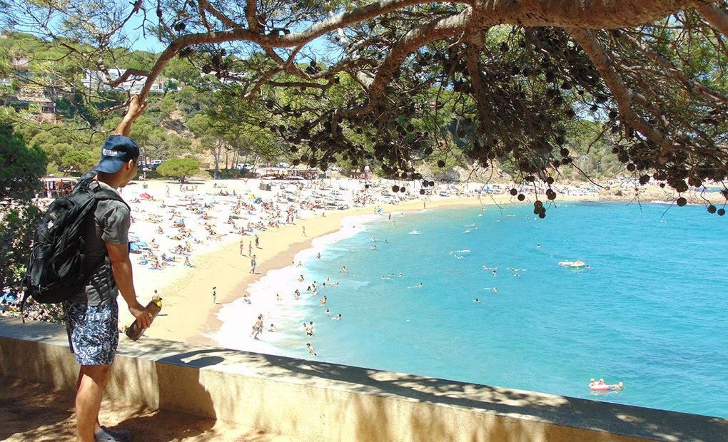 El camino de ronda pasa por espectaculares playas, como la de S'Agaró.