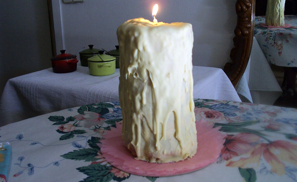 Velón de Navidad de chocolate blanco y castañas. Velón de Navidad de chocolate blanco y castañas.