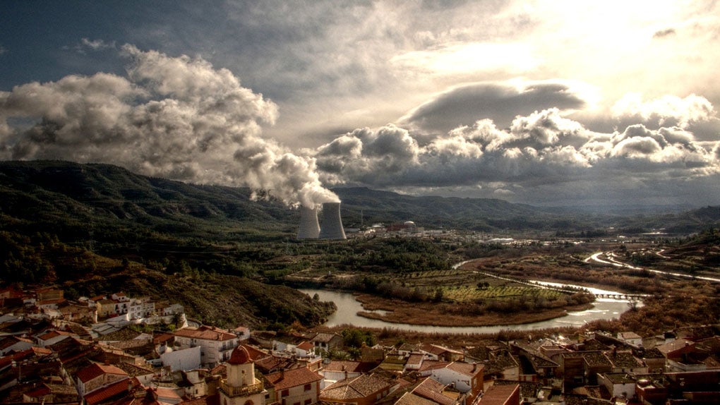 Panorámica del municipio de Cofrentes, vista desde el castillo. Foto: Toni Rodrigo / Flickr CC Panorámica del municipio de Cofrentes, vista desde el castillo. Foto: Toni Rodrigo / Flickr CC