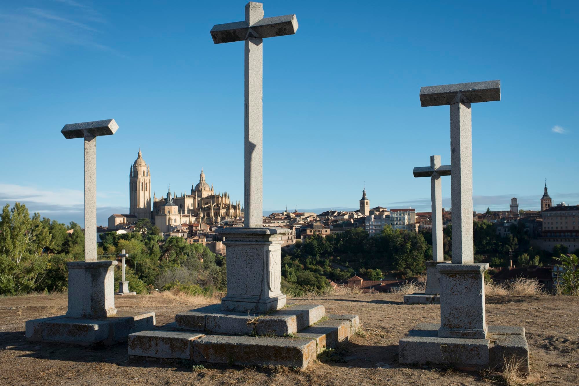 El Calvario que deslumbró a Morris, al despuntar el día y con la ciudad detrás. El Calvario que deslumbró a Morris, al despuntar el día y con la ciudad detrás.