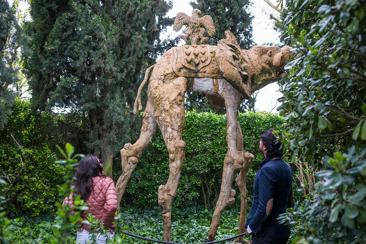 Los elefantes-fuente del Jardín de Púbol, creado para Gala por Dalí, que enamora a los viajeros.