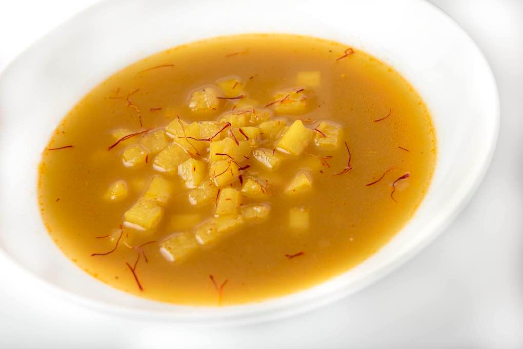 La sopa de la bullabesa, clave en el sabor. Foto: Estanis Núñez La sopa de la bullabesa, clave en el sabor. Foto: Estanis Núñez