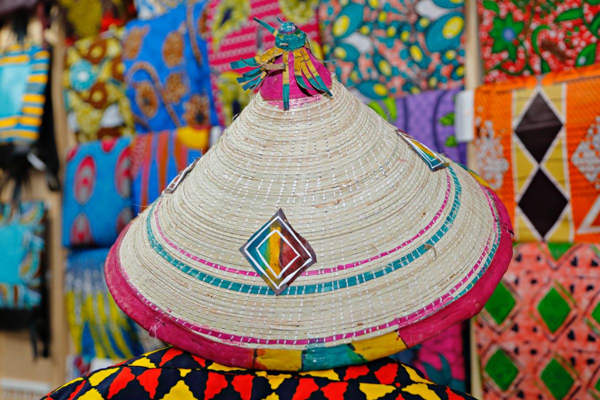 Sombrero tradicional africano típico del campo. Sombrero tradicional africano típico del campo.