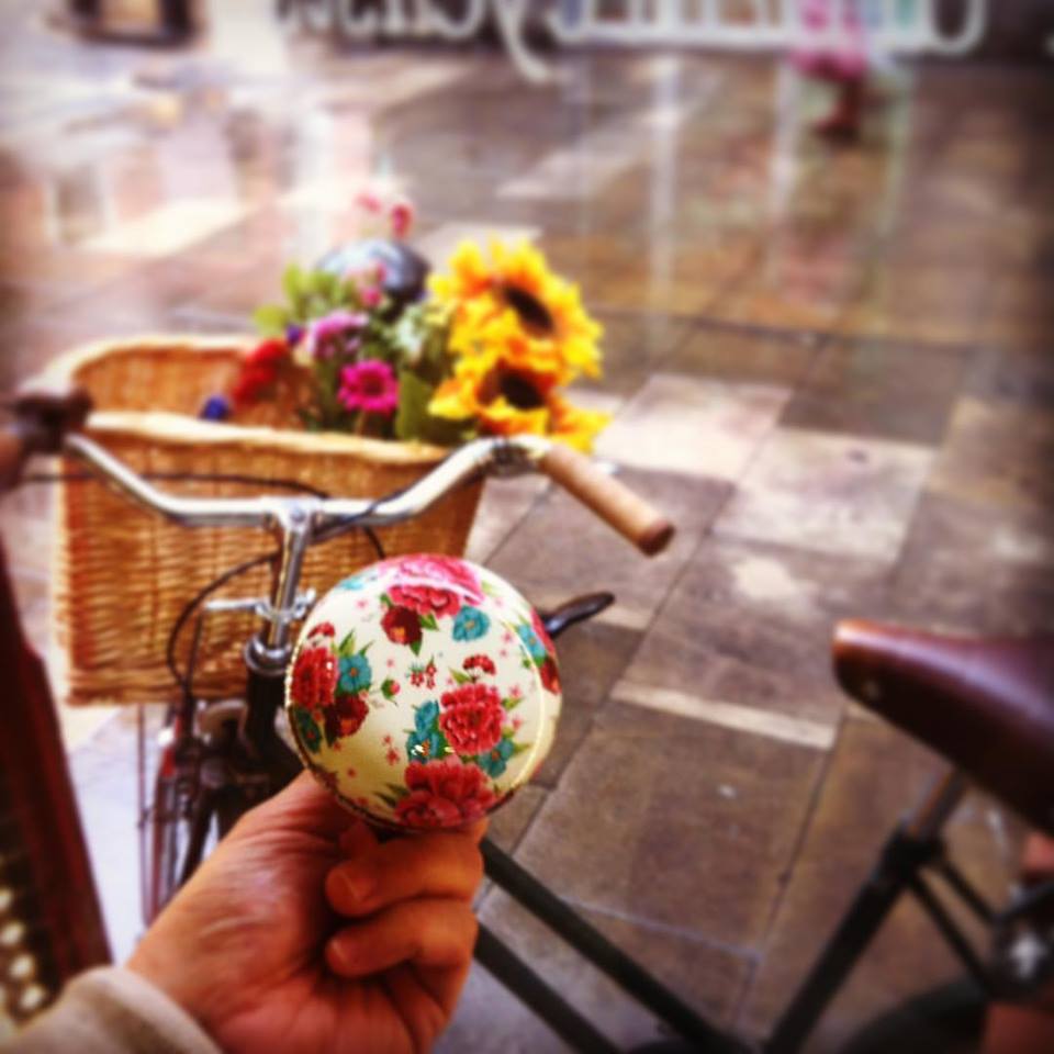 ¿Te animas a subirte a la bici? Foto: Ramonas Barcelona. ¿Te animas a subirte a la bici? Foto: Ramonas Barcelona.
