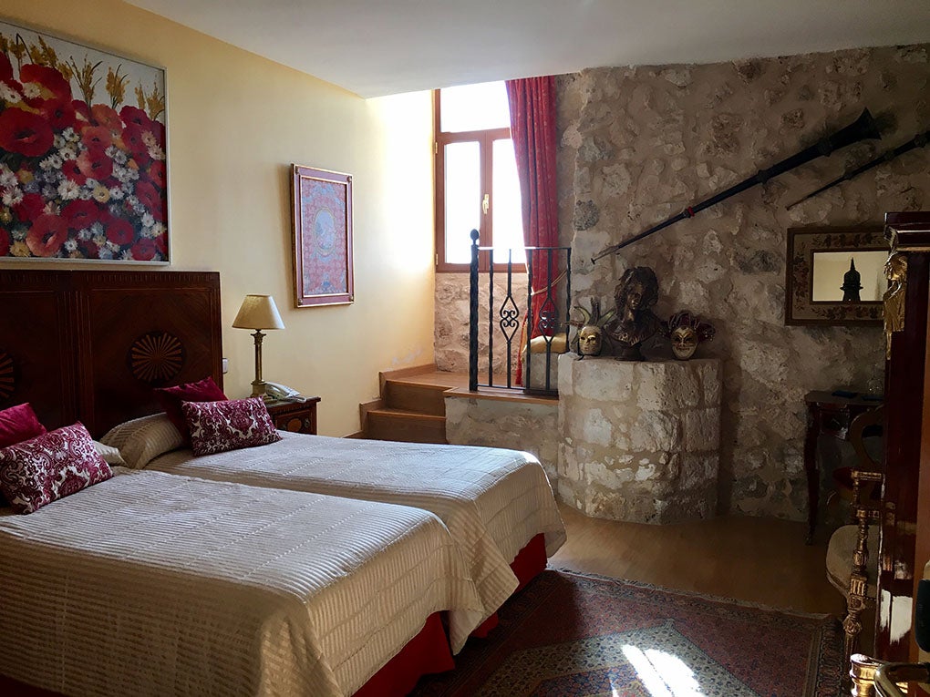 El hotel cuenta con 25 habitaciones con una ambientación muy cuidada. El hotel cuenta con 25 habitaciones con una ambientación muy cuidada.