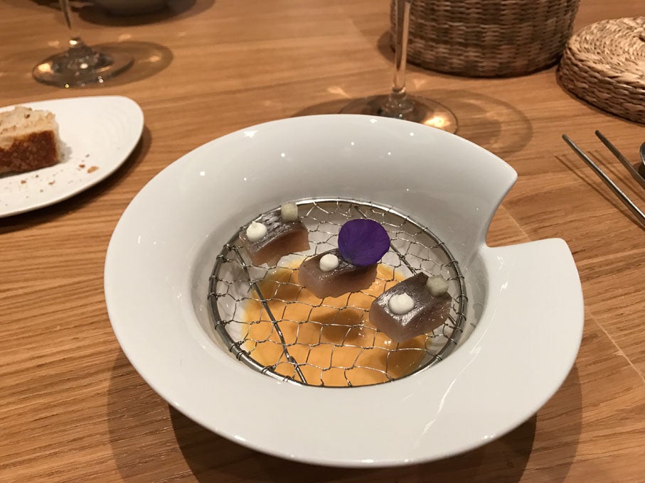 Arenque con salmorejo, uno de los deliciosos platos de El Choco. Foto: Almudena Martín. Arenque con salmorejo, uno de los deliciosos platos de El Choco. Foto: Almudena Martín.