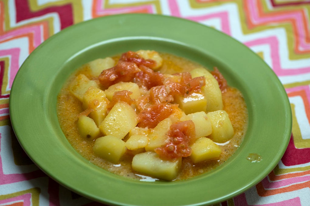 Patatas en ajopollo. Patatas en ajopollo.