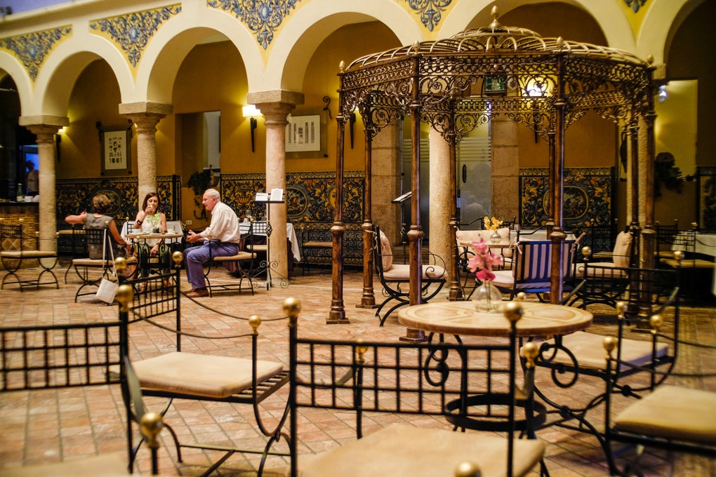 El vestíbulo del hotel invita a relajarse antes o después de recorrer la ciudad. El vestíbulo del hotel invita a relajarse antes o después de recorrer la ciudad.