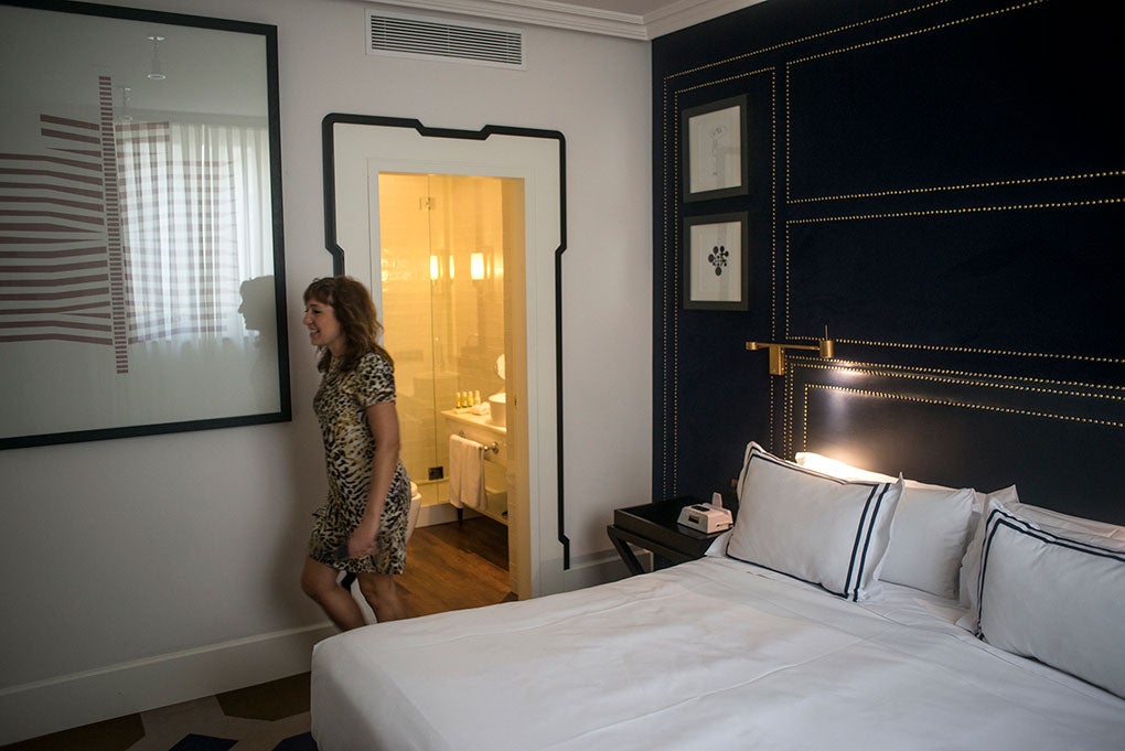 En las habitaciones se esfuma el aroma ibicenco, dando paso a un estilo más british acorde con el palacete En las habitaciones se esfuma el aroma ibicenco, dando paso a un estilo más british acorde con el palacete