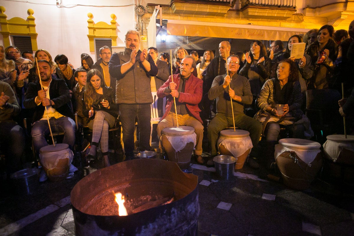 Estaba claro, la zambomba es el instrumento estrella. Estaba claro, la zambomba es el instrumento estrella.
