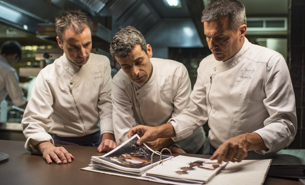 Apertura_Restaurante Disfrutar. Los tres socios: Eduard Xartruch, Mateu Casañas y Oriol Castro (de izquierda a derecha). Foto: Sofía Moro